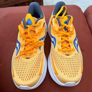 Brand New Saucony Ride 15 Women Size 9